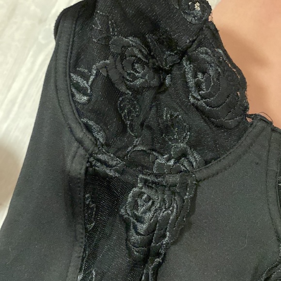 Women’s black top - Picture 3 of 4